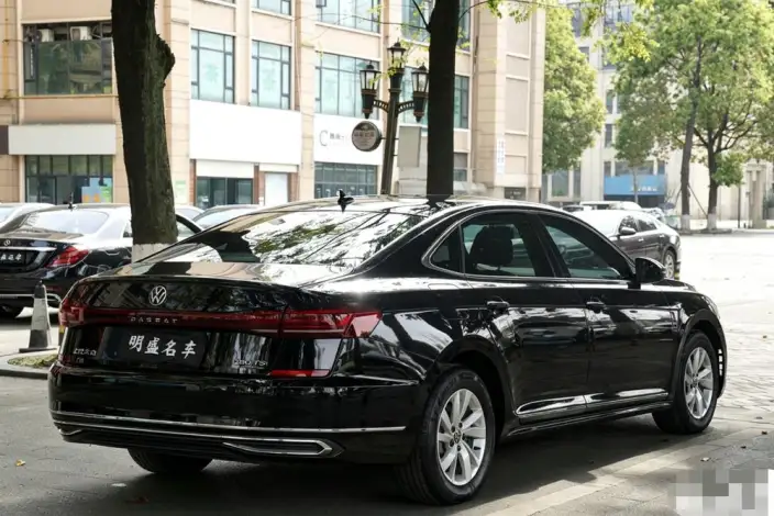 Volkswagen Passat 2024 Model 280TSI Business Edition – фото 6