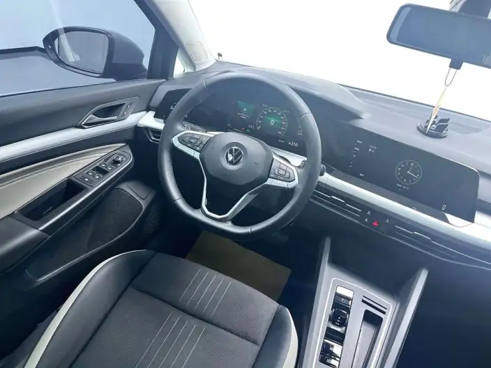 Volkswagen Golf 2023 Model 280TSI DSG Pro 20th Anniversary Memorial – фото 7