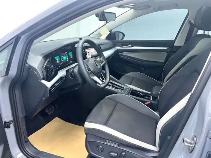 Volkswagen Golf 2023 Model 280TSI DSG Pro 20th Anniversary Memorial – фото 8