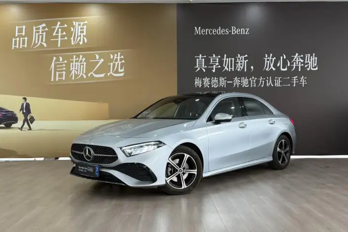 Mercedes-Benz A-class 2023 Model A 200 L Sports sedan Fashion Edition – фото 1