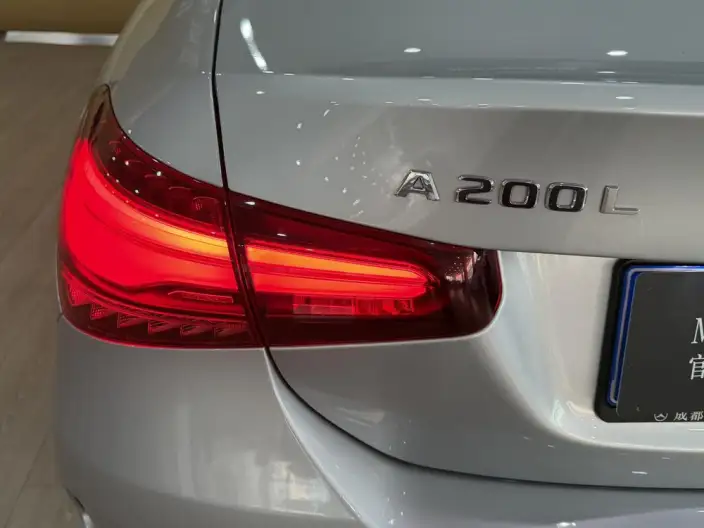 Mercedes-Benz A-class 2023 Model A 200 L Sports sedan Fashion Edition – фото 7