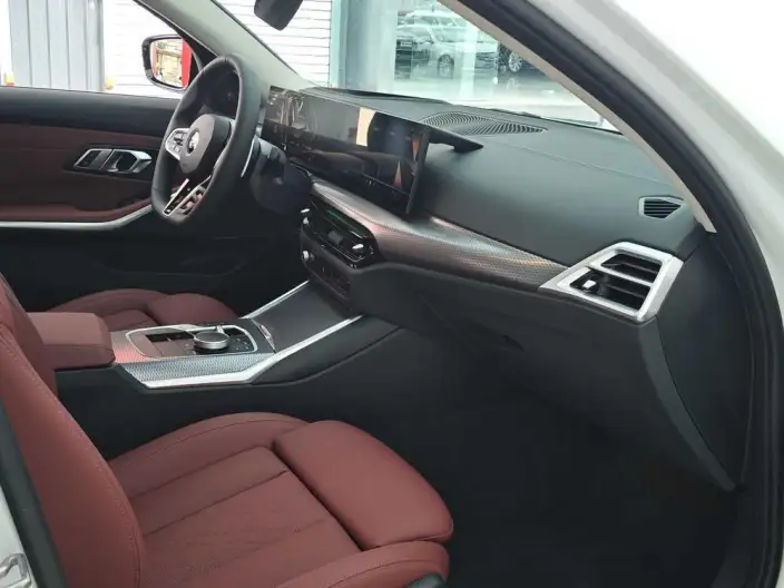 BMW 3 Series 2026 Model 330Li M Sports Night Set – фото 9