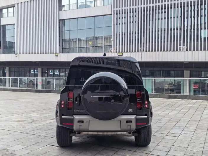 Land Rover Defender 2025 Model 110 3.0T P400 HSE X-Dynamic – фото 5