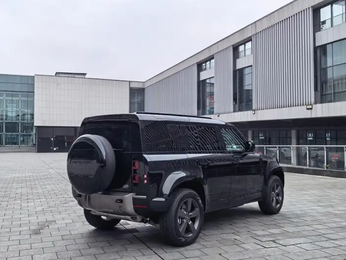Land Rover Defender 2025 Model 110 3.0T P400 HSE X-Dynamic – фото 6