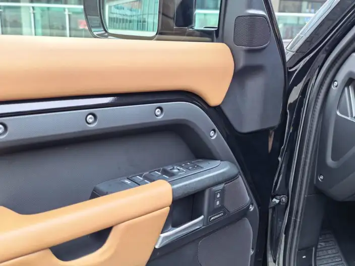 Land Rover Defender 2025 Model 110 3.0T P400 HSE X-Dynamic – фото 8