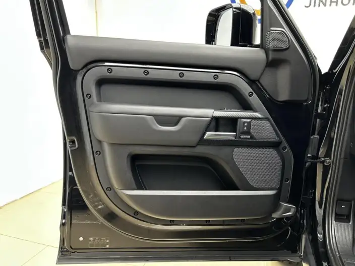 Land Rover Defender 2023 Model Facelift 110 5.0T V8 – фото 8