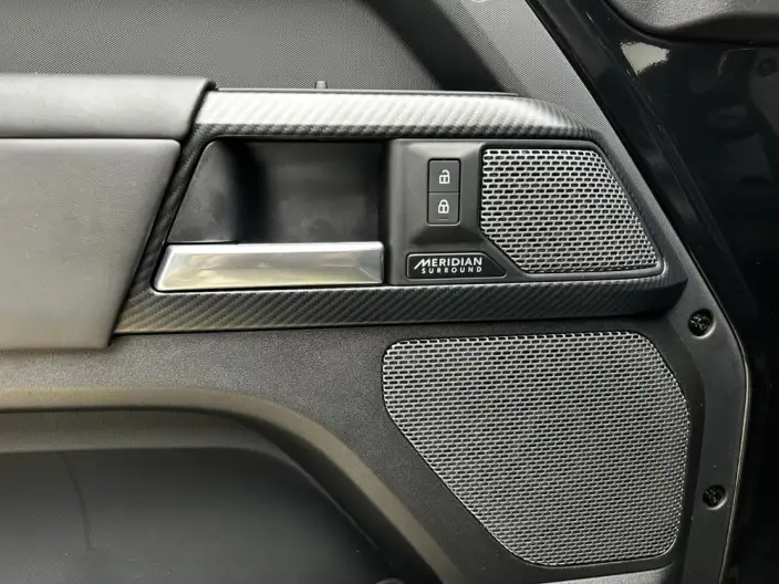 Land Rover Defender 2023 Model Facelift 110 5.0T V8 – фото 10