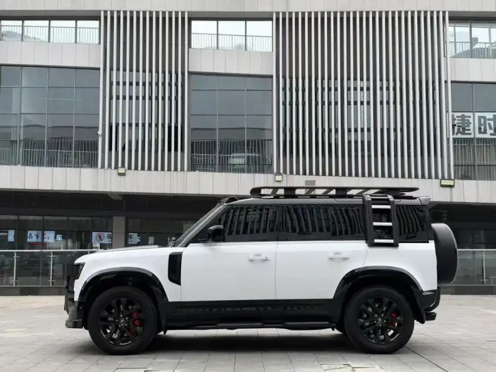 Land Rover Defender 2024 Model 110 3.0T P400 XS
