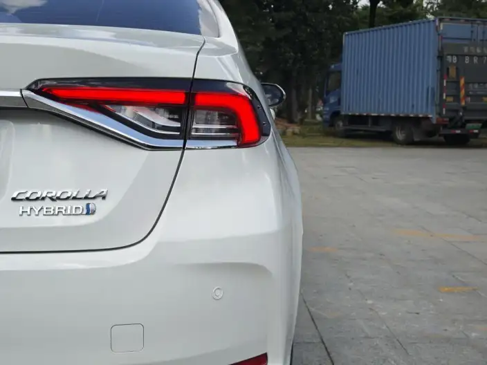 Toyota Corolla 2021 Model Hybrid 1.8L E-CVT Elite Edition – фото 8