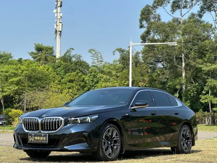BMW 5 Series 2025 Model 530Li Exclusive Model M Sports Set