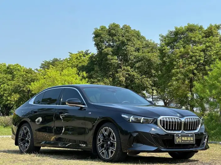 BMW 5 Series 2025 Model 530Li Exclusive Model M Sports Set