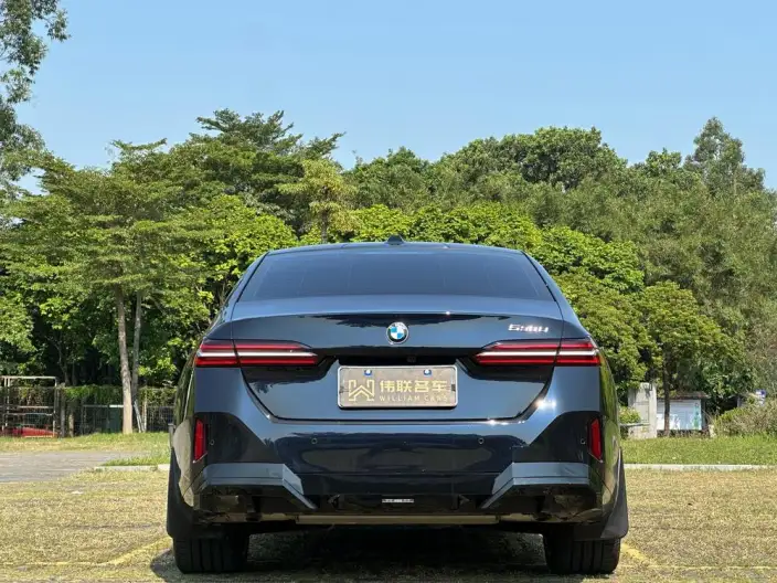 BMW 5 Series 2025 Model 530Li Exclusive Model M Sports Set – фото 5
