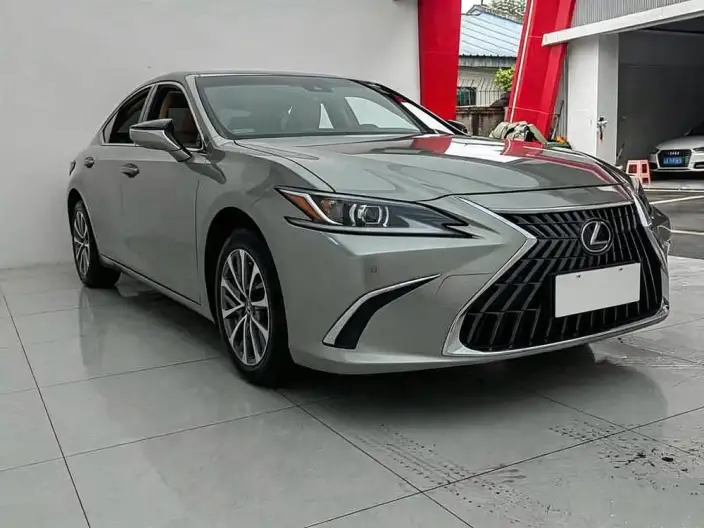 Lexus ES 2022 Model 200 Deluxe Edition