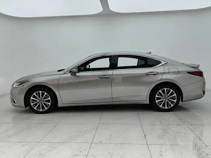 Lexus ES 2022 Model 200 Deluxe Edition