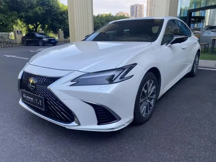 Lexus ES 2025 Model 300h Premium