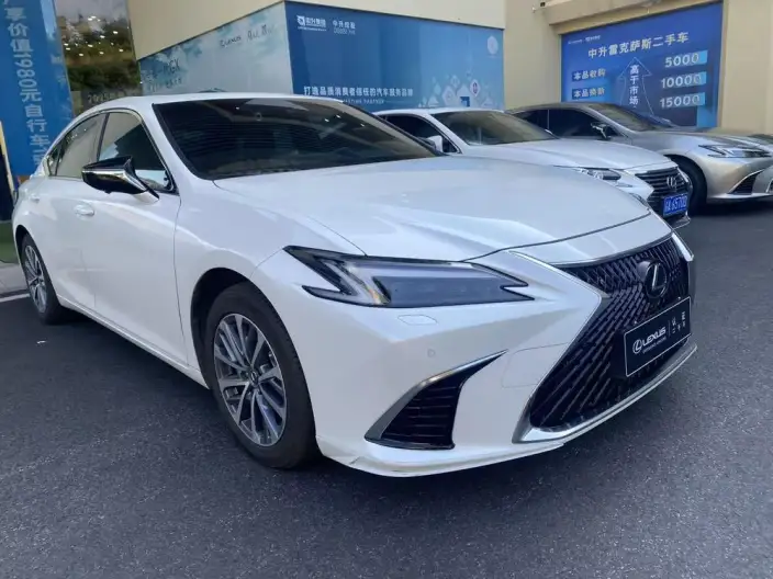 Lexus ES 2025 Model 300h Premium