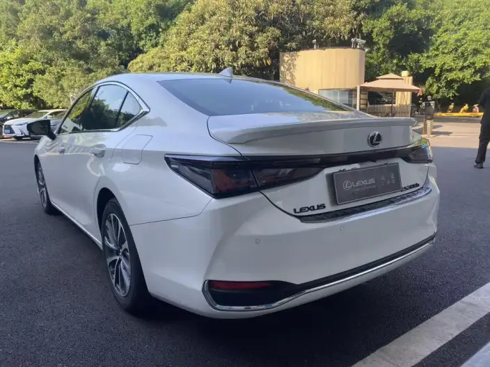Lexus ES 2025 Model 300h Premium