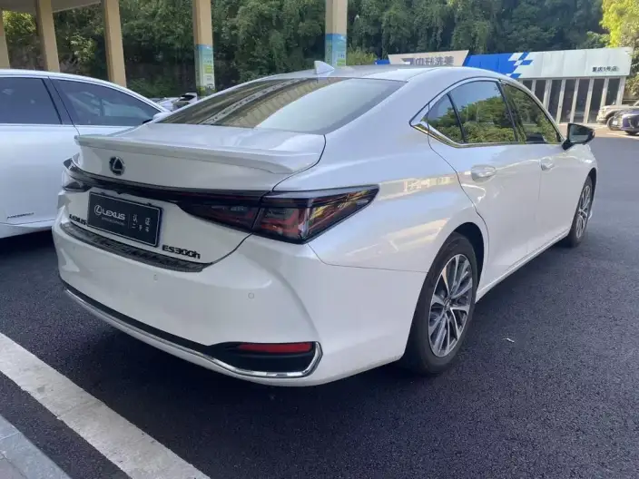 Lexus ES 2025 Model 300h Premium – фото 6