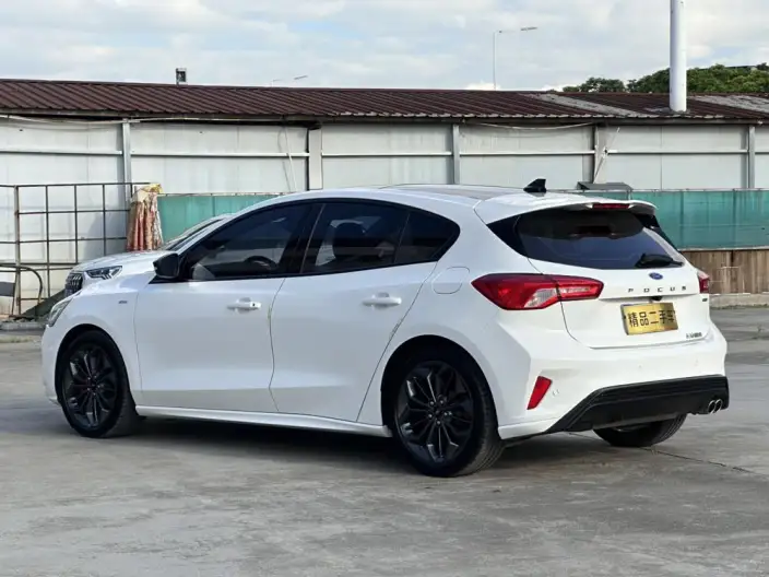 Ford Focus 2022 Model Hatchback EcoBoost 180 Automatic ST Line – фото 5