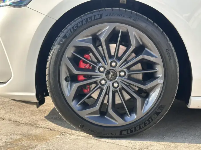 Ford Focus 2022 Model Hatchback EcoBoost 180 Automatic ST Line – фото 8