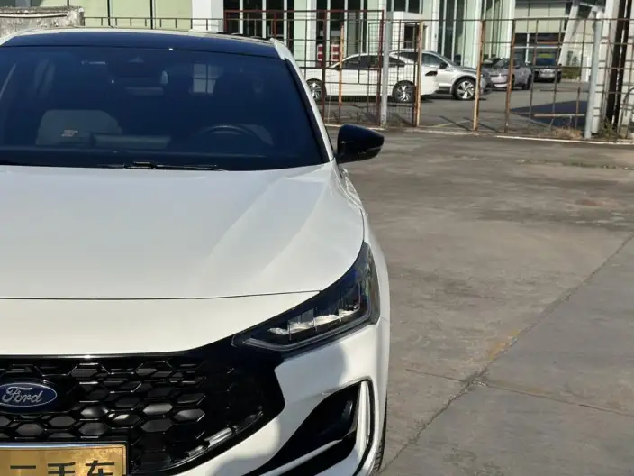 Ford Focus 2022 Model Hatchback EcoBoost 180 Automatic ST Line – фото 9