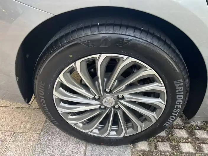 Buick LaCrosse 2023 Model 28T Automatic Yue Zun Edition – фото 10