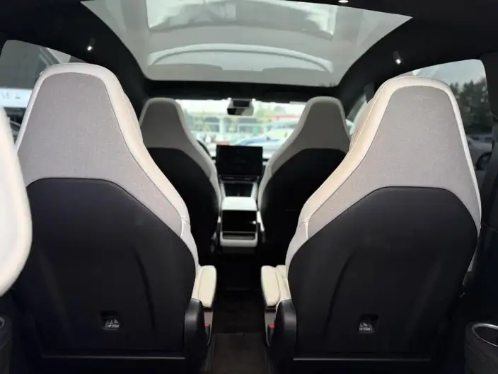 Model Y L 2026 Model Standard Edition – фото 6