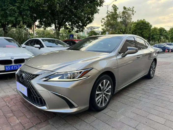 Lexus ES 2022 Model 200 Deluxe Edition