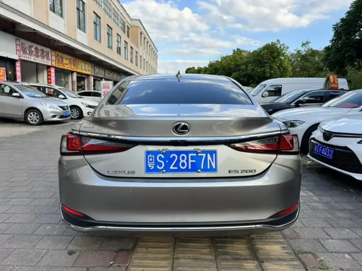 Lexus ES 2022 Model 200 Deluxe Edition