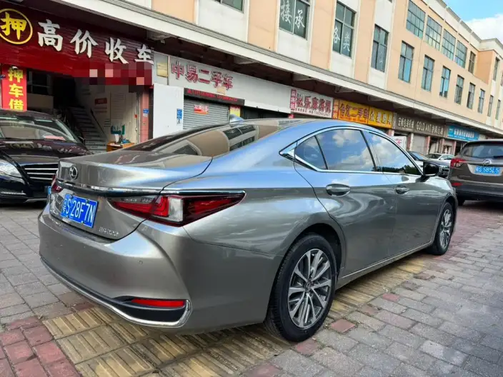 Lexus ES 2022 Model 200 Deluxe Edition