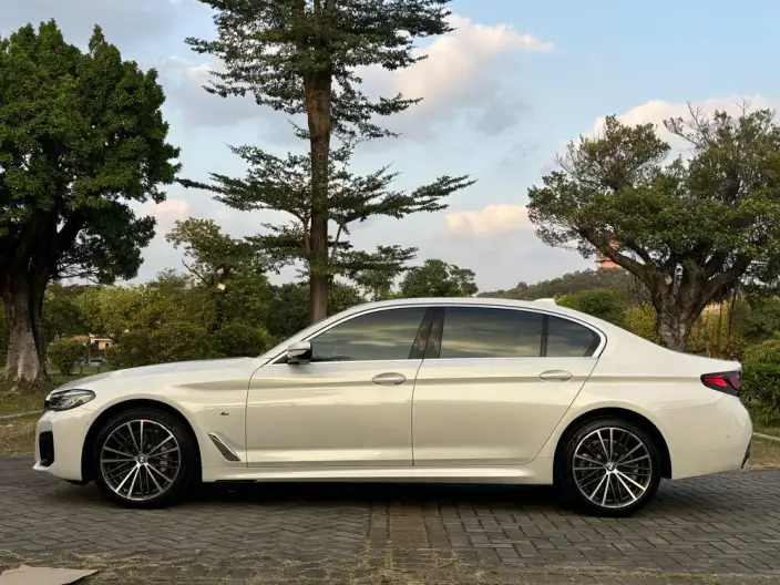 BMW 5 Series 2022 Model 530Li Leading Model M Sports Set – фото 4