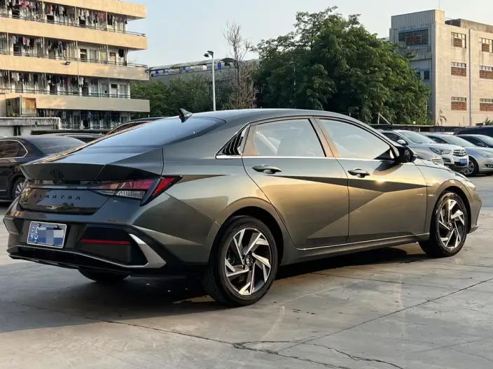 Hyundai Ioniq 2023 Model 1.5L CVT GLX Elite Edition – фото 6
