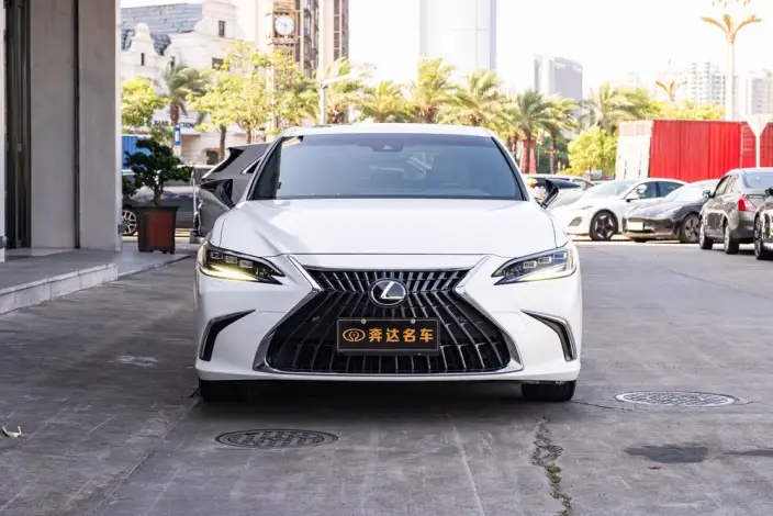 Lexus ES 2022 Model 300h Premium
