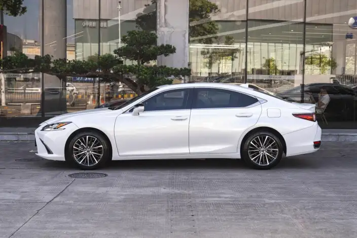 Lexus ES 2022 Model 300h Premium