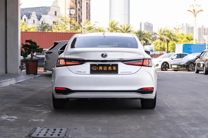 Lexus ES 2022 Model 300h Premium
