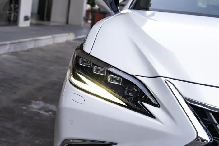 Lexus ES 2022 Model 300h Premium – фото 6