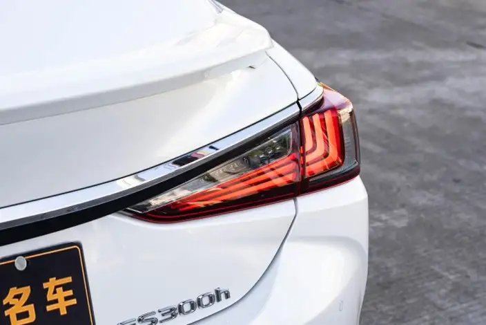 Lexus ES 2022 Model 300h Premium – фото 7