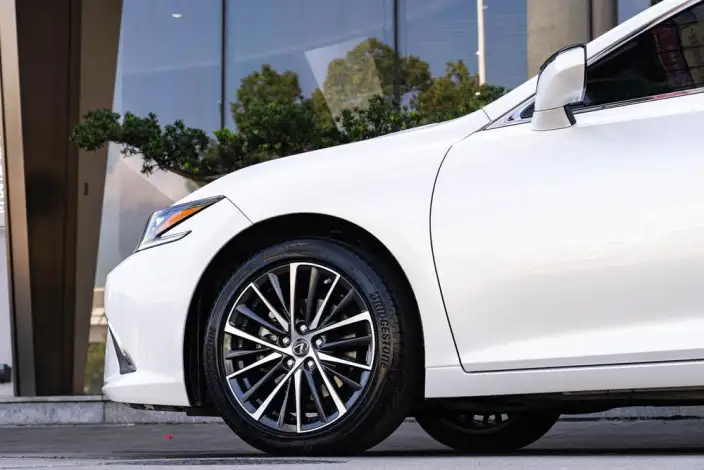 Lexus ES 2022 Model 300h Premium – фото 8