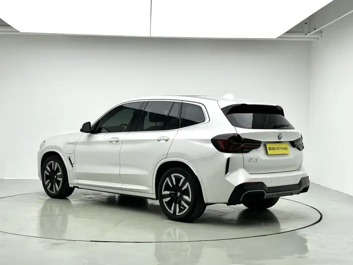 BMW iX3 2024 Model Leading Model – фото 5