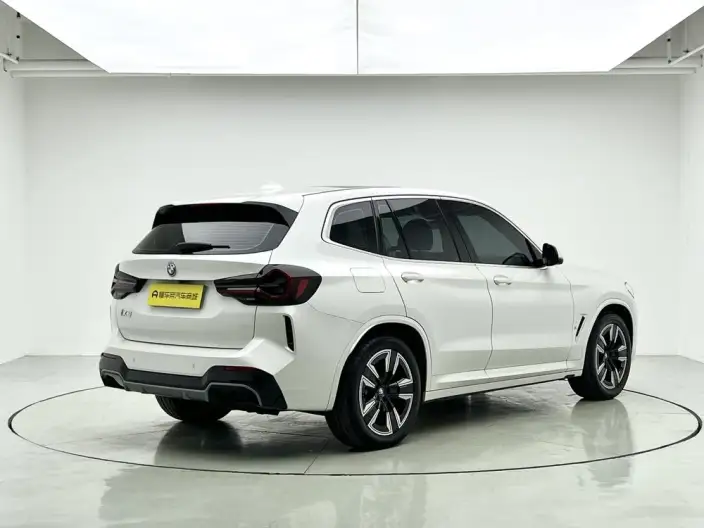 BMW iX3 2024 Model Leading Model – фото 7