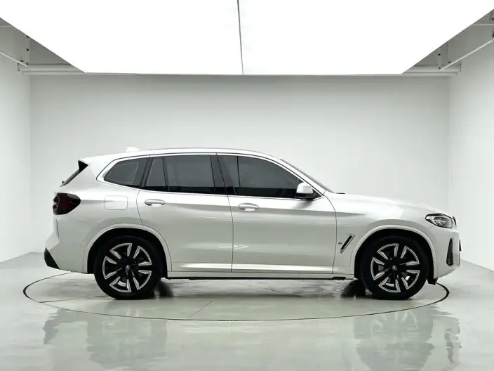 BMW iX3 2024 Model Leading Model – фото 8