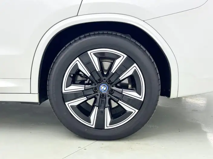BMW iX3 2024 Model Leading Model – фото 9