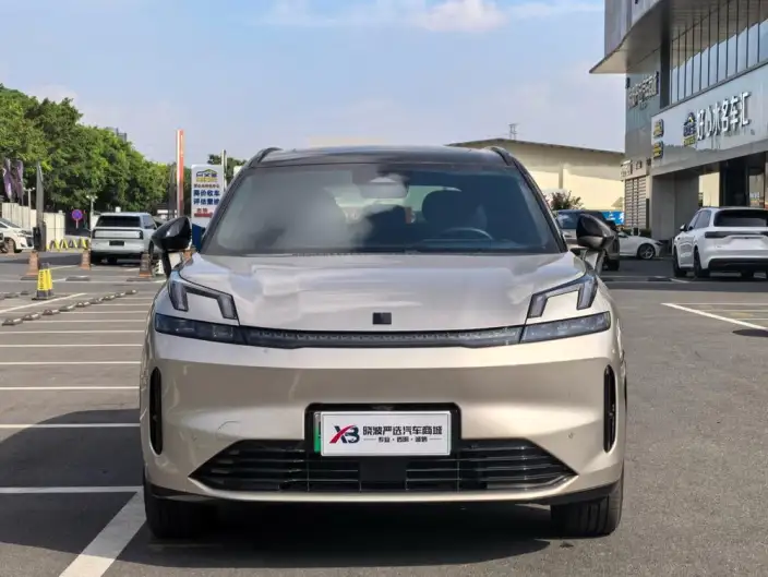 Lynk & Co 08 EM-P 2025 Model 120 Long Battery Life Pro Halo