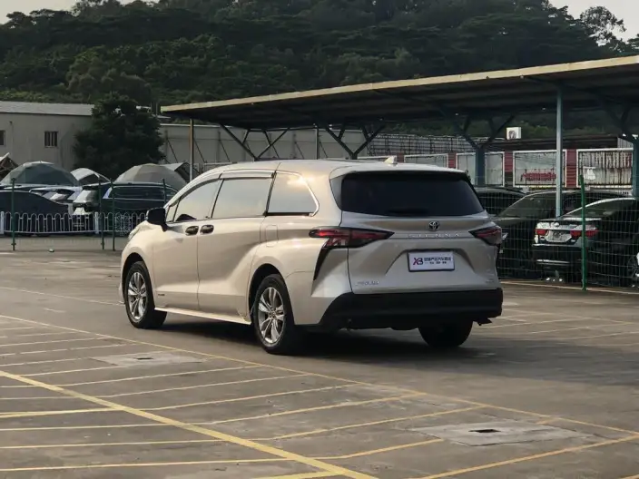 Toyota Sienna 2023 Model Hybrid 2.5L Comfort Edition – фото 4