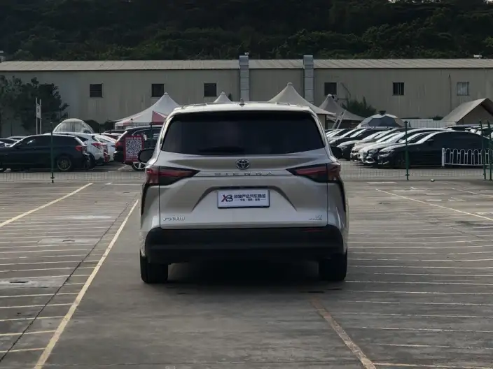 Toyota Sienna 2023 Model Hybrid 2.5L Comfort Edition – фото 5