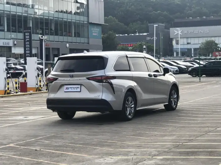 Toyota Sienna 2023 Model Hybrid 2.5L Comfort Edition – фото 6