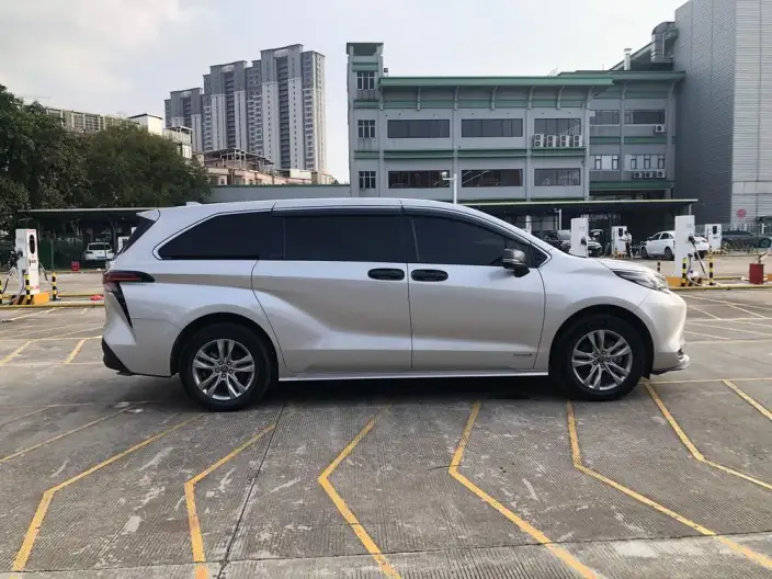 Toyota Sienna 2023 Model Hybrid 2.5L Comfort Edition – фото 7