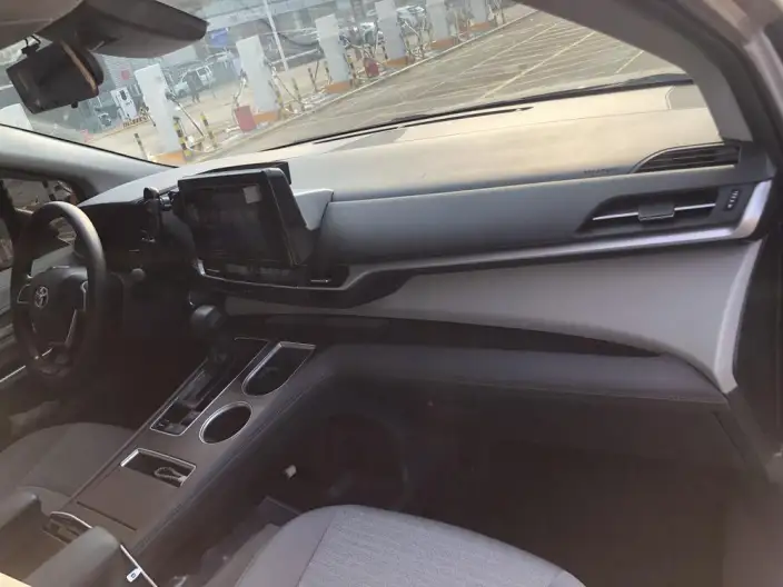 Toyota Sienna 2023 Model Hybrid 2.5L Comfort Edition – фото 9