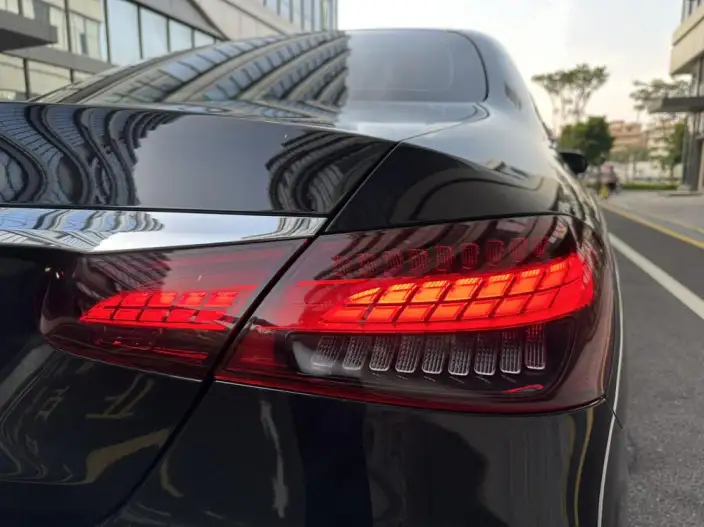 Mercedes-Benz E-Class 2023 Model Facelift E 260 L sedan – фото 8