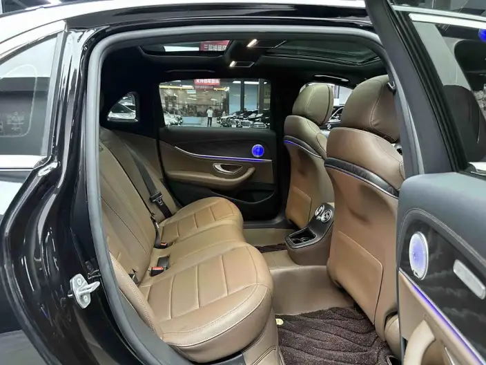 Mercedes-Benz E-Class PHEV 2023 Model E 350 e L Sports sedan – фото 8